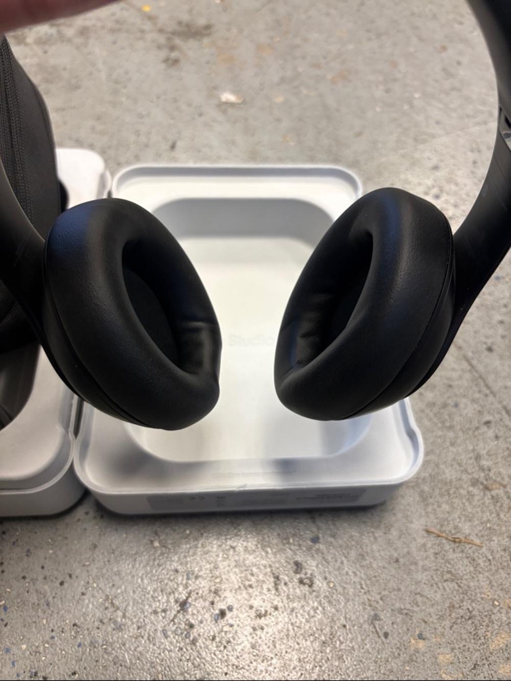 Beats Studio Pro Bluetooth Headphones excellent *Tested* black - Picture 2 of 3